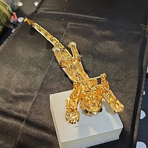 Over the Shoulder Broach - Picture 4 of 4